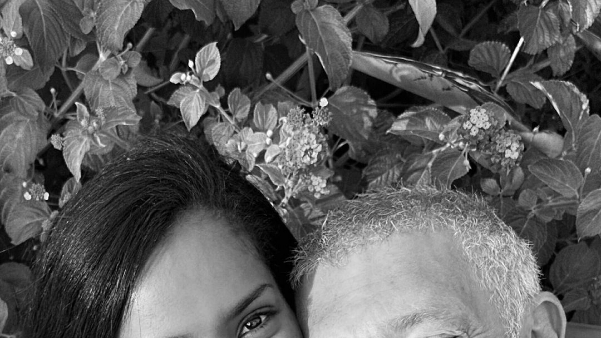 Slavni šarmer i njegova 30 godina mlađa djevojka objavili su vruće