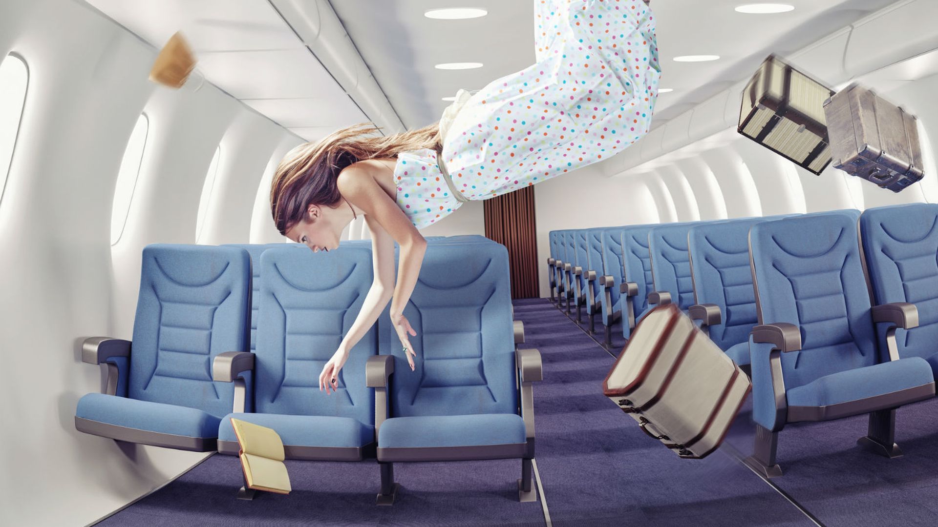 Три места свободны. Девушка в самолете. Девушка в самолете в невесомости. Самолет картинка. Пристегнутый человек в самолете.
