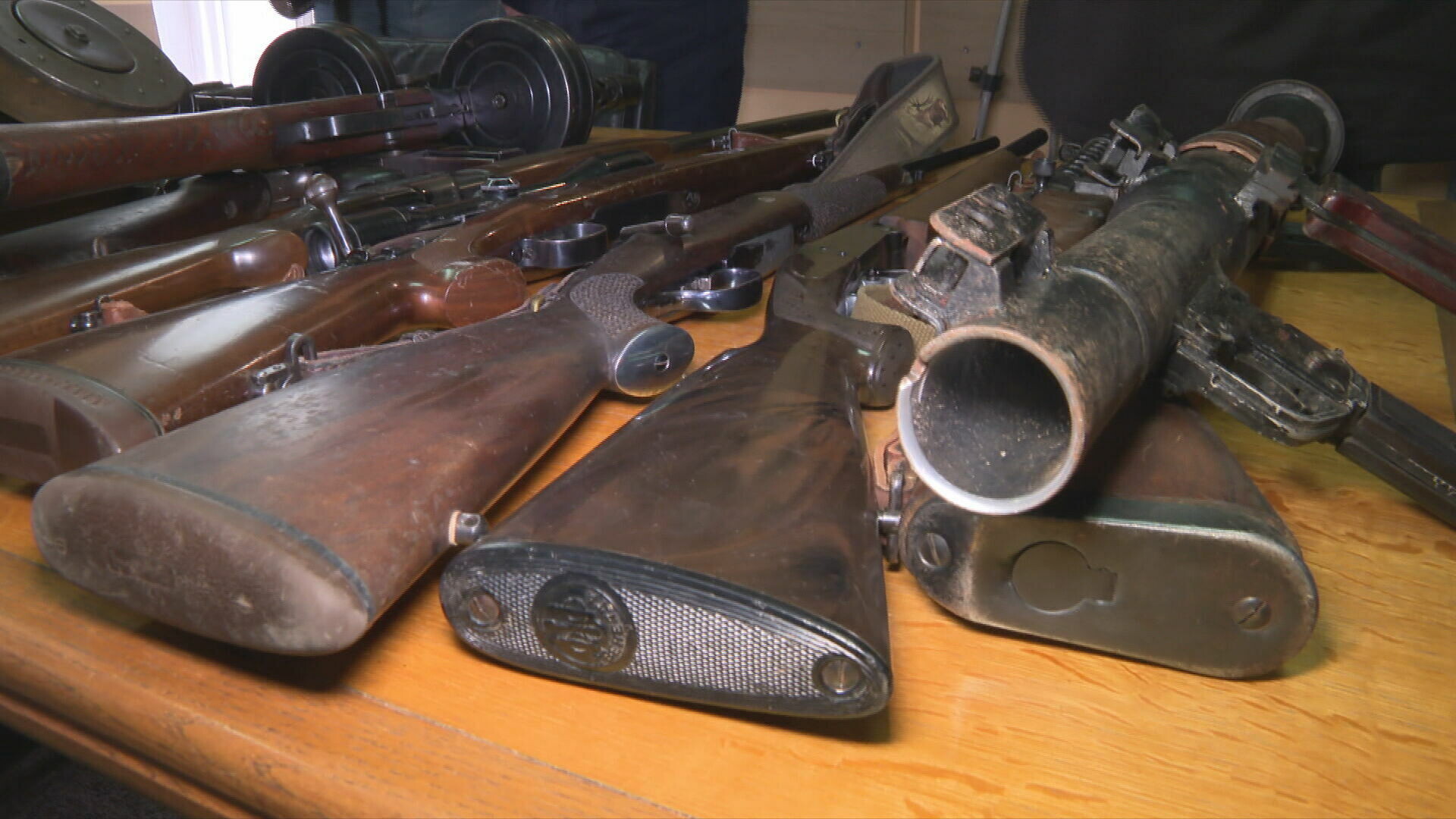 Među uhićenima zbog trgovine oružja i droge je i policajac! "Nikad nismo imali ovakvu zapljenu, možda u onim poratnim godinama..."