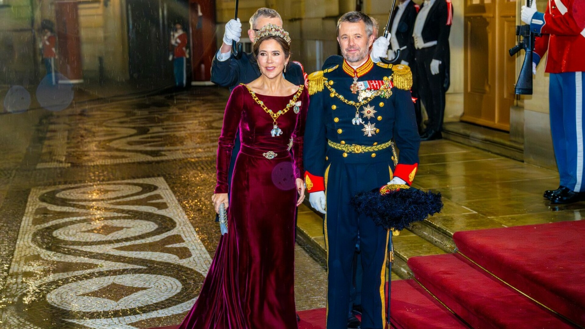 Danska kraljica nije mogla sakriti promjene na sebi, pokazala je novi ...