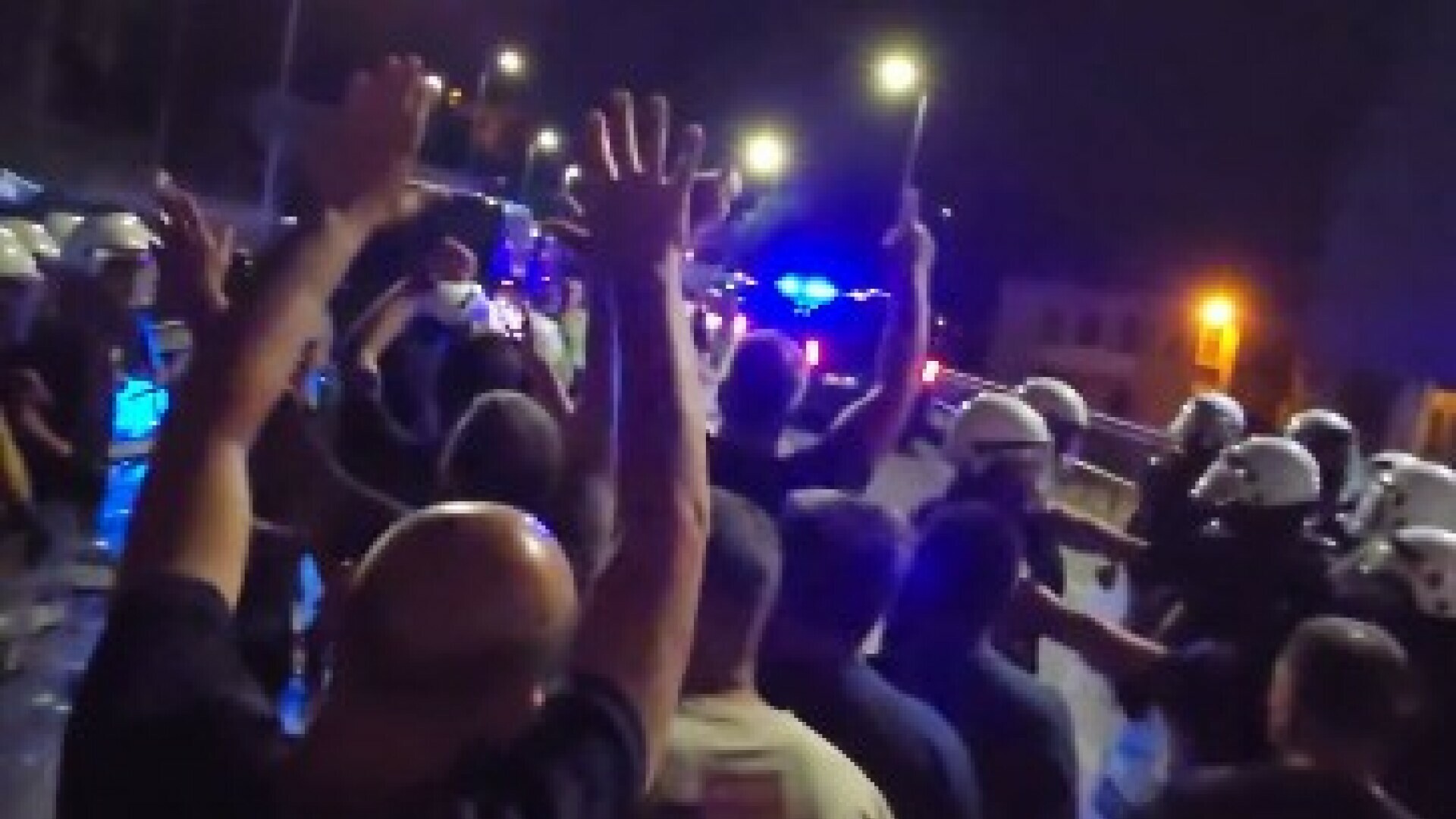 Srbija ključa! Nastavljeni prosvjedi, ratni zločinac prijeti: "Riješite to ili ću pozvati svoje četnike"