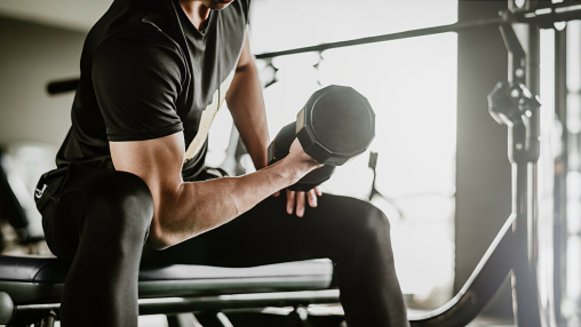 Pomahnitali bodybuilder nasrnuo na dvojicu maloljetnika, imao i pištolj: Ovo je razlog drame u teretani