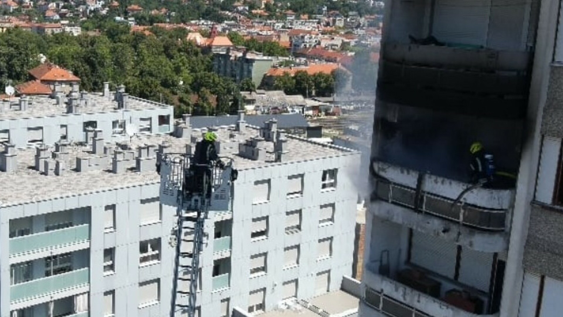 FOTO Požar u stanu u neboderu na 11. katu