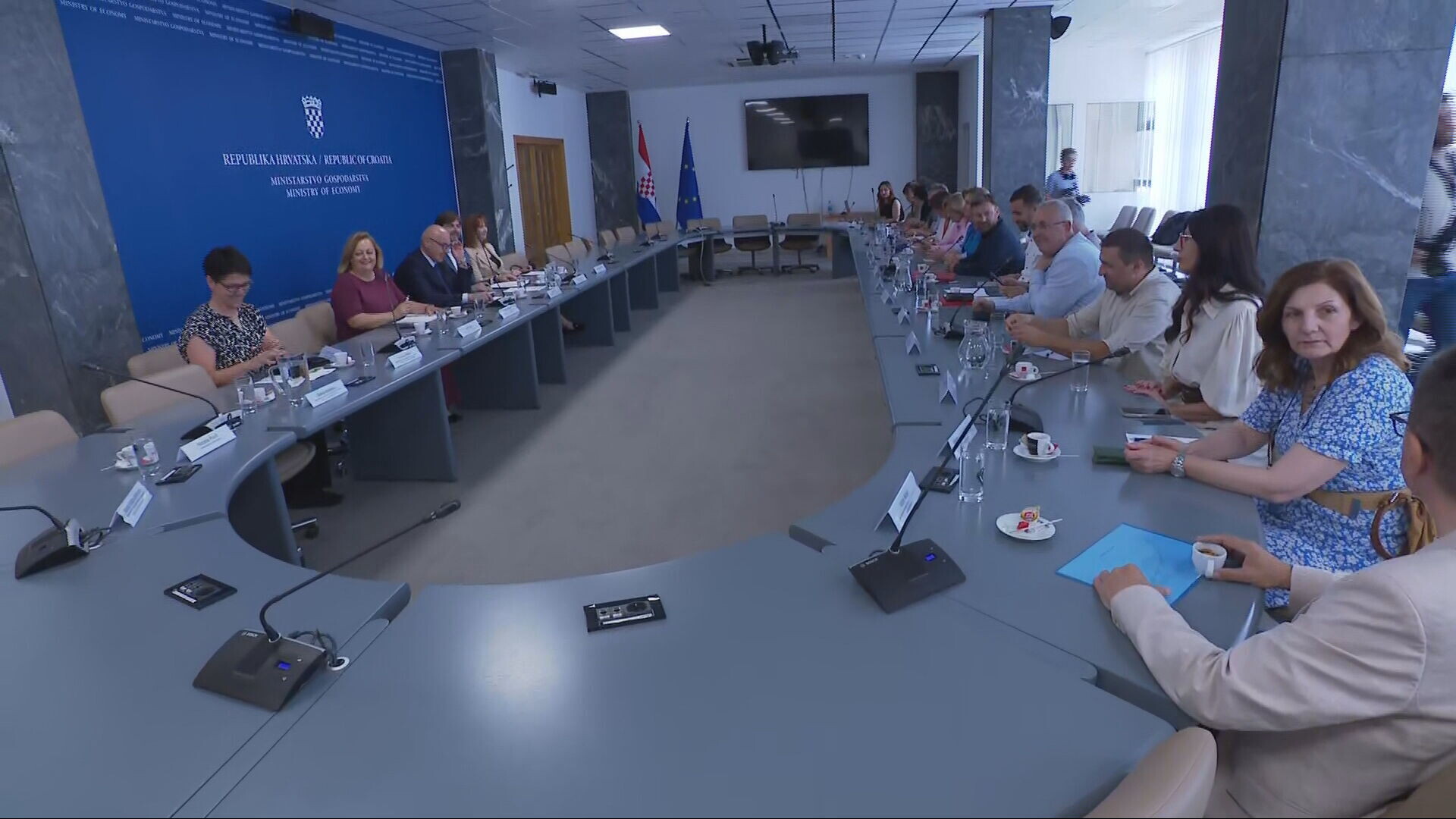 Sindikati javnih službi se sastali s ministrima: "