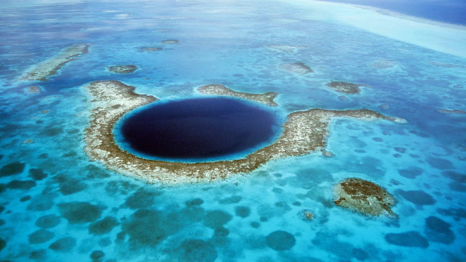 Najveći oceanski misterij: Što se krije na dnu Velike plave rupe?