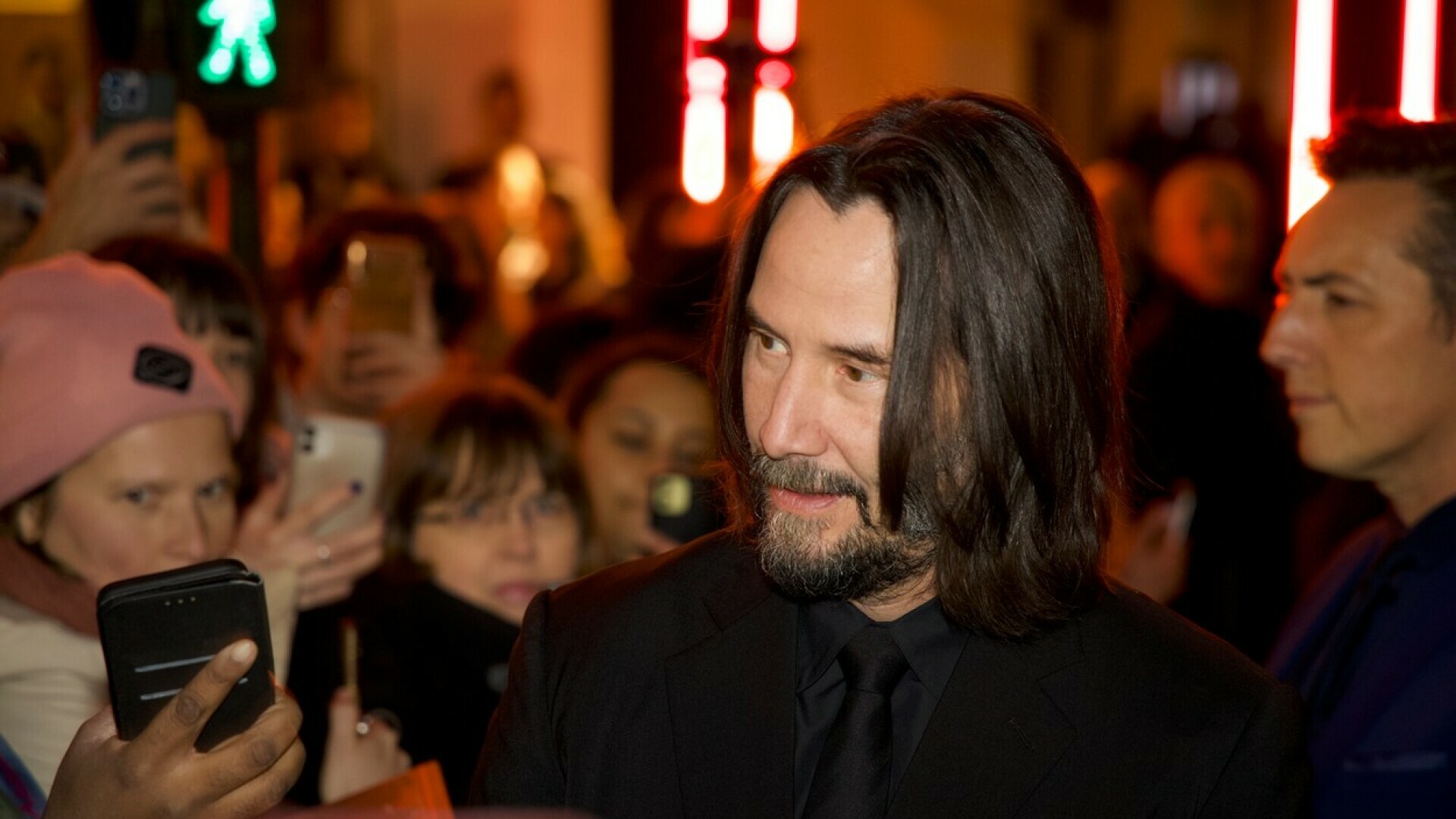 Keanu Reeves koji u krilu drži štence je sve što će vam popraviti loš dan Pogledajte