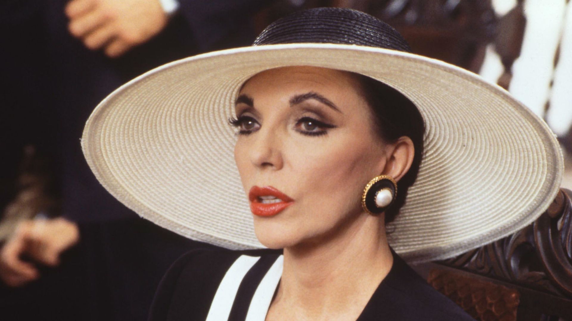 Glamurozna zlica 10 izdanja koje jedino Alexis Carrington može nositi