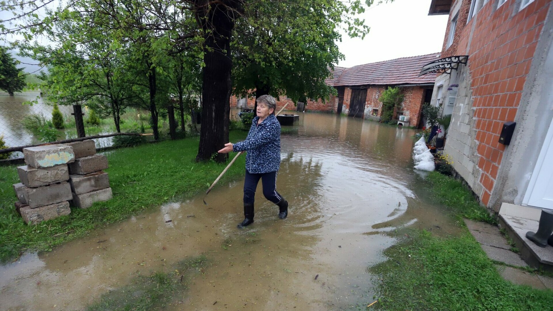 Fotogalerija Dramatično I Na Sjeveru Hrvatske Poplavljene Kuće Izlijevanje Vode Preko Cesta