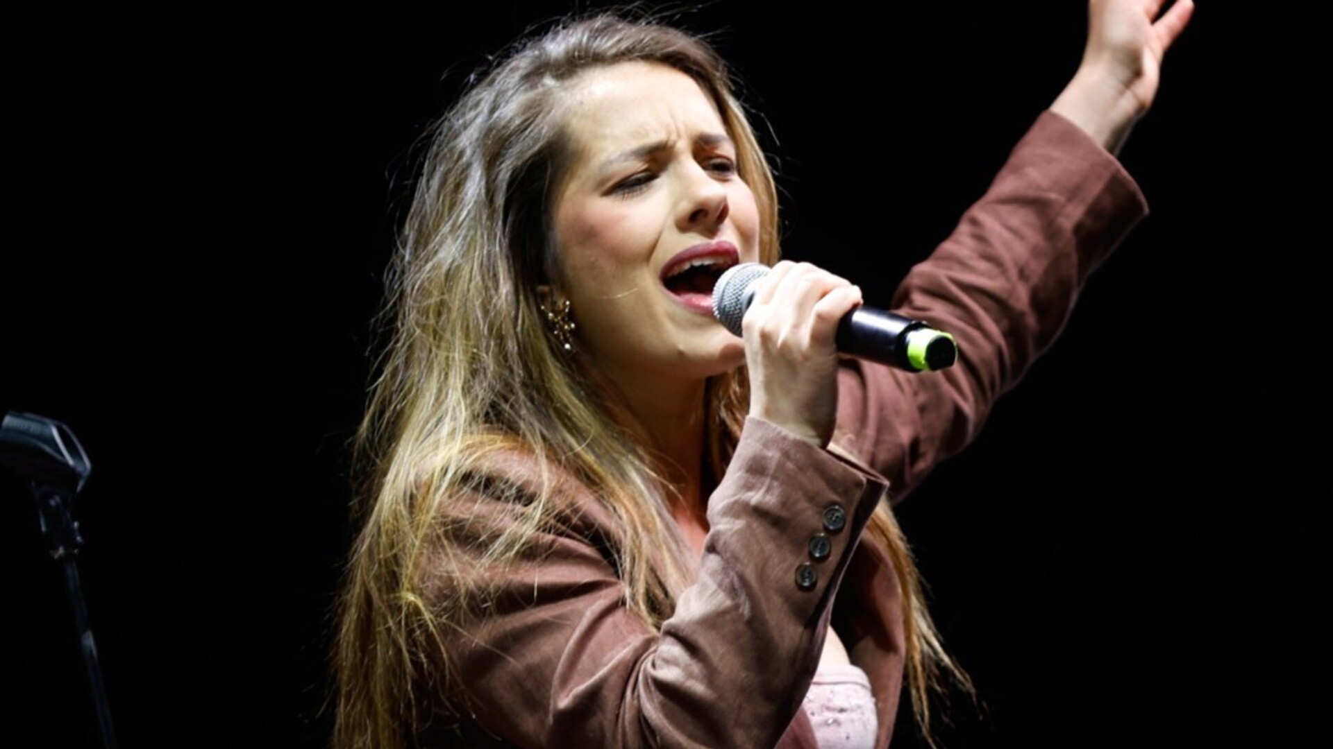 Ana Uršula Najev otvorila oproštajni koncert Tereze Kesovije na prepunom Starom placu u Splitu