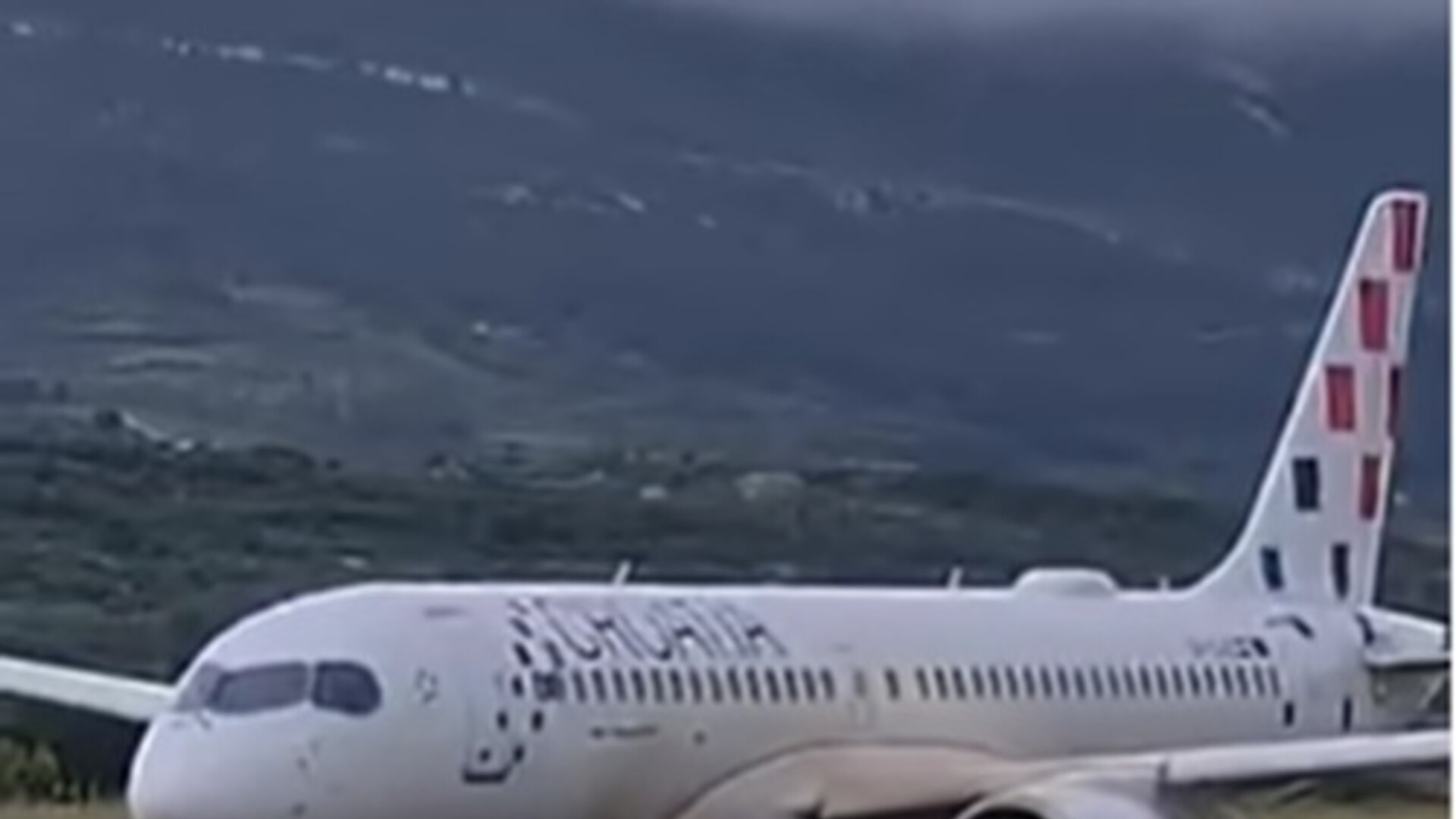 Drama u Splitu: Avion izletio sa staze