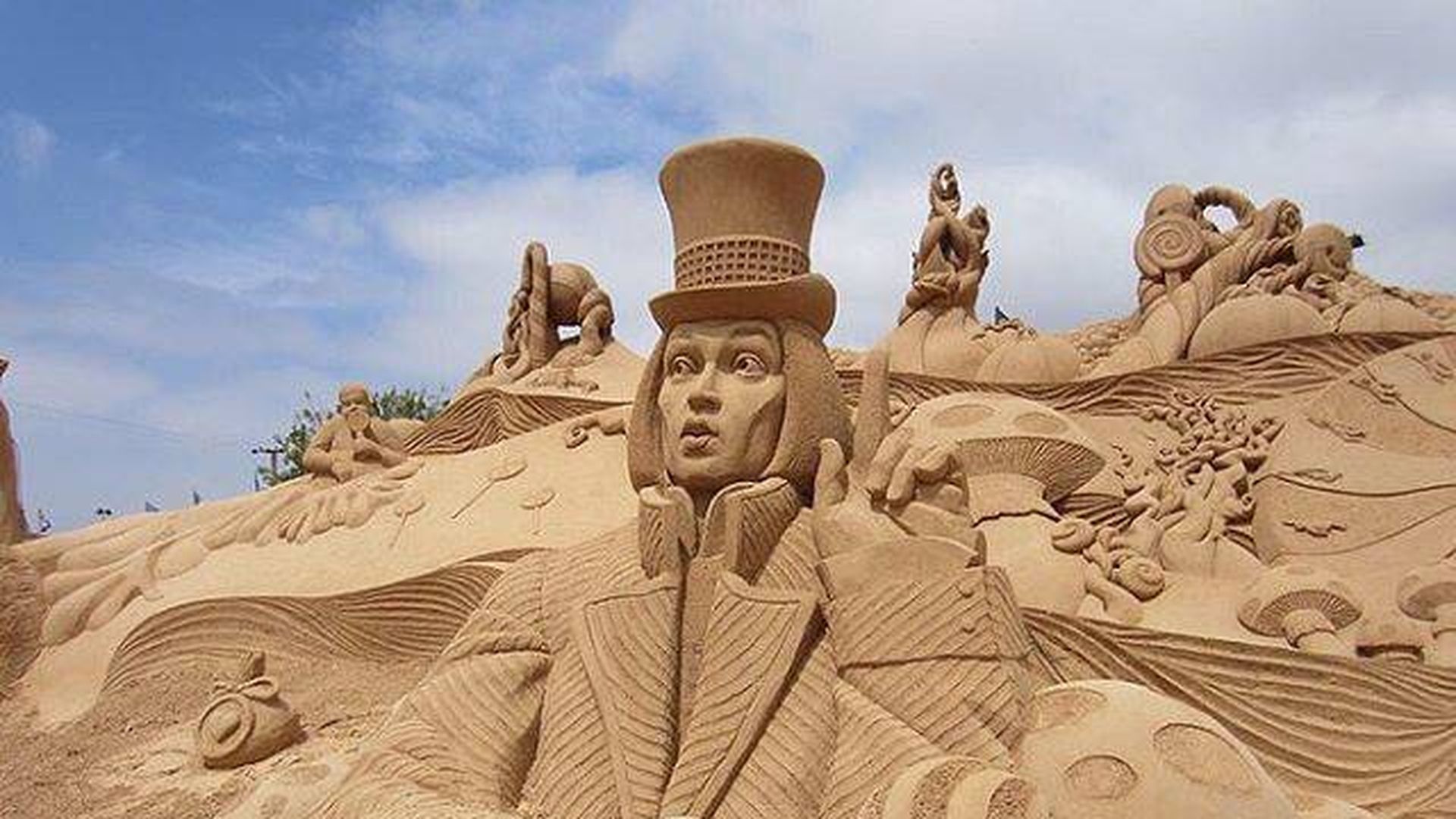 Песочная фигура. International Sand Sculpture Festival. Песочные фигуры. Что такое Песчаная скульптура искусство. Процесс скульптуры из песка.