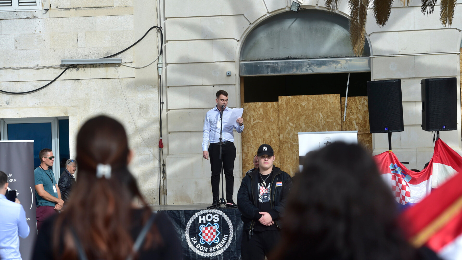 FOTO Održan prosvjed protiv stranih radnika: Govorilo se o COVID plandemiji, žigu zvijeri, Atlantidi...