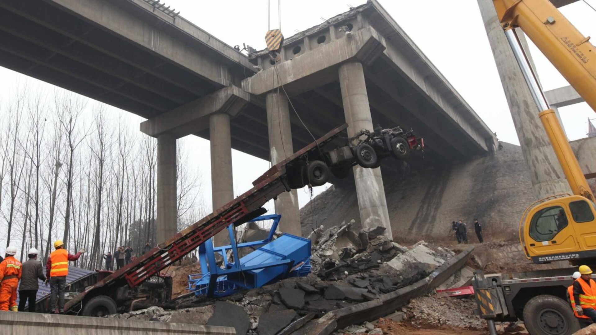 VIDEO Nevjerojatne scene! Urušio se most samo nekoliko mjeseci nakon otvaranja