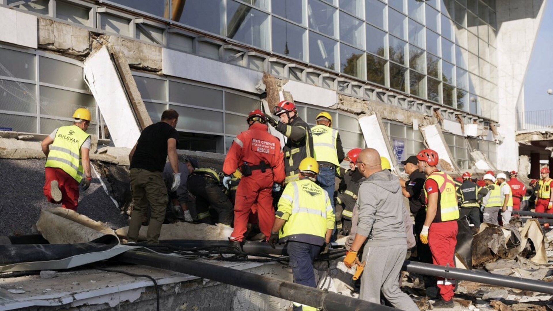 Je li ovo jedan od uzroka pada nadstrešnice u Novom Sadu? "Hidroizolaciju su radili u prosincu dok je padala kiša"