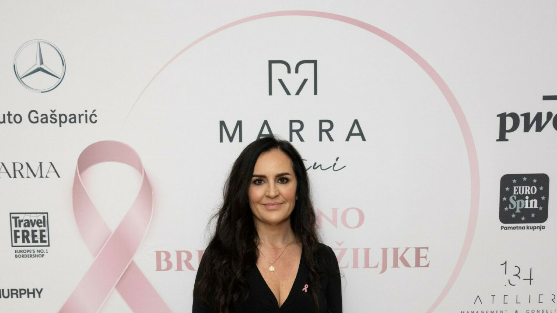 Lana Radeljak: Izdanje u crnom koje potvrđuje da klasična elegancija ...