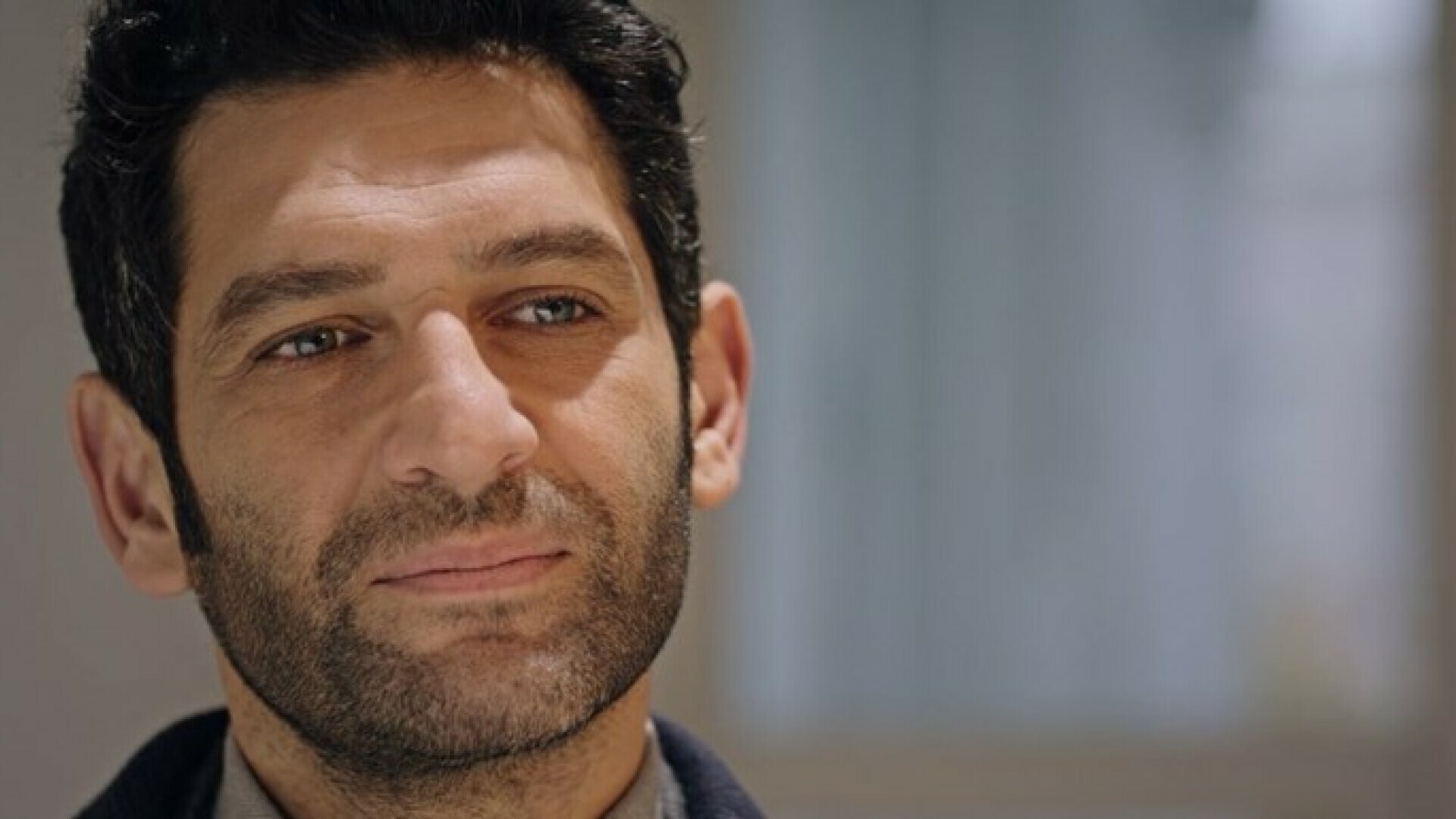 Iako šutljiv, upitao ju je o temi koja ga posebno zanima...