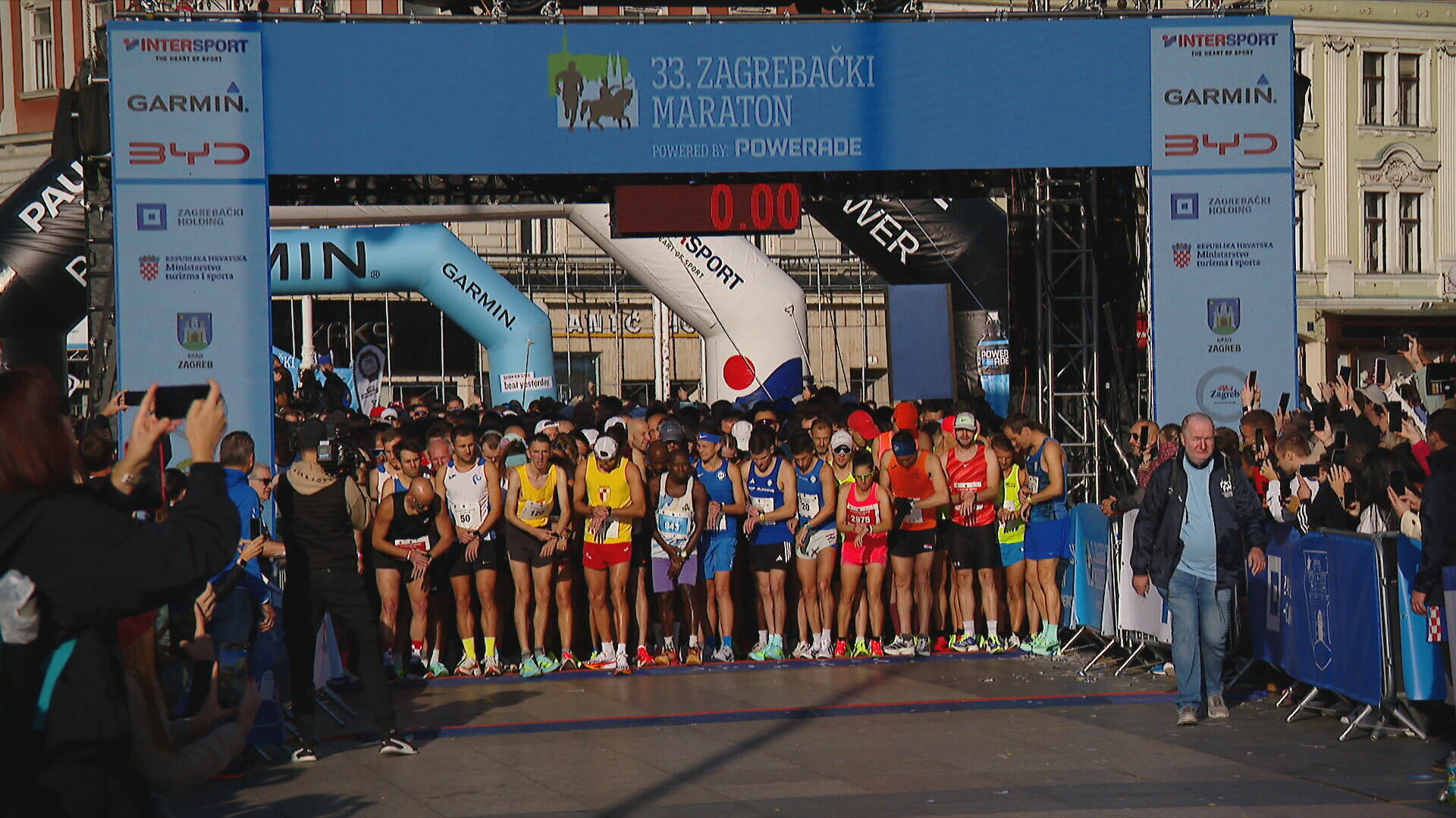 Tisuće natjecatelja na zagrebačkom maratonu! Vladimir (82): "Odlučio sam početi zbog svog zdravlja"
