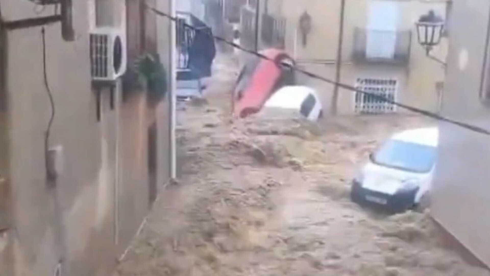VIDEO Katastrofalne poplave u dijelu Europe: Bujice nosile sve pred sobom, ljudi zarobljeni u automobilima