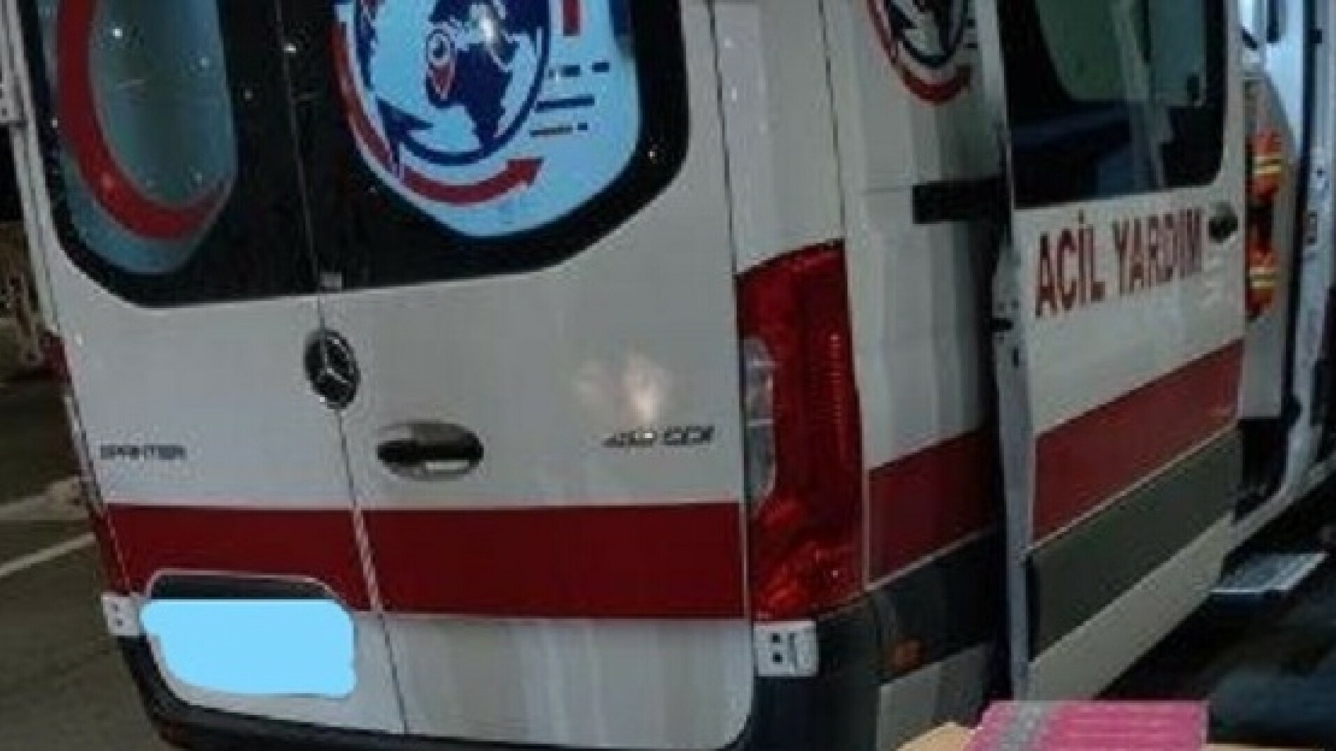 FOTO Nakrcao vozilo hitne pomoći, pa krenuo preko granice: Carinike šokiralo što je utrpao u prostor za pacijente