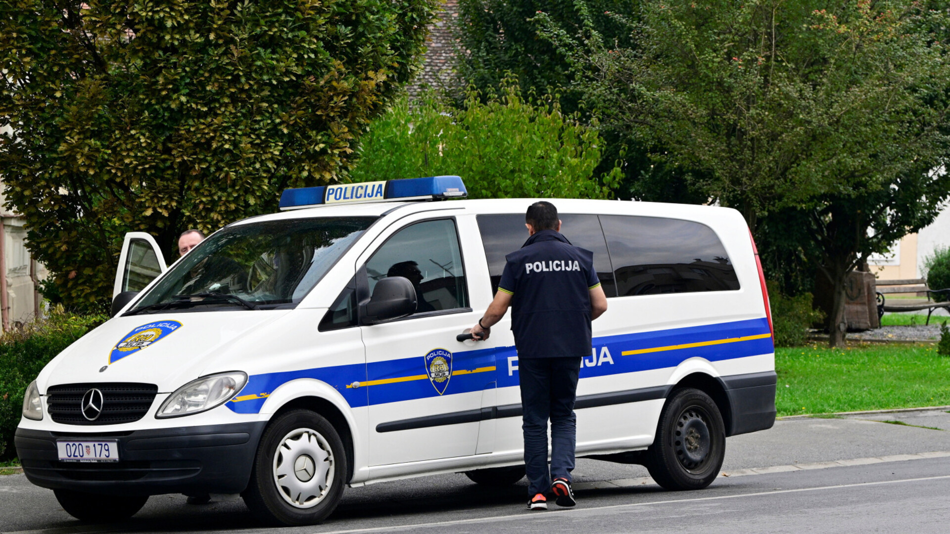 Policija objavila detalje: Muškarcu pozlilo, dvojac glumio da mu pomaže, a onda je uslijedio užas
