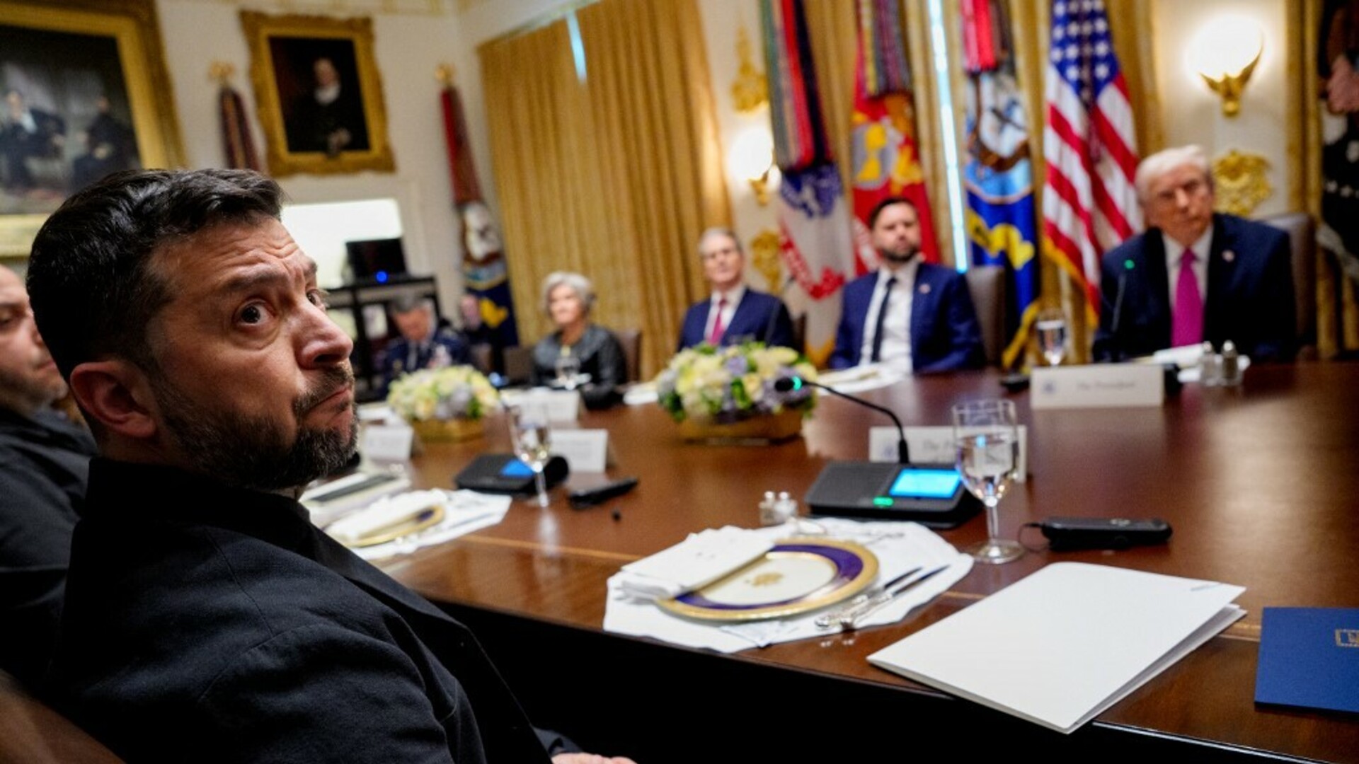 Cure detalji sastanka u Bijeloj kući, Zelenski Trumpu pokazivao karte: "Prisilit ćemo Putina da okonča rat"