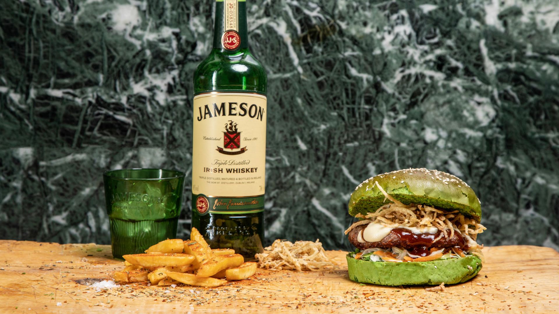 Jameson кухня. Jameson green художник. Ирландский виски марки jameson. Виски джек джеймсон. Jameson виски яблочный.