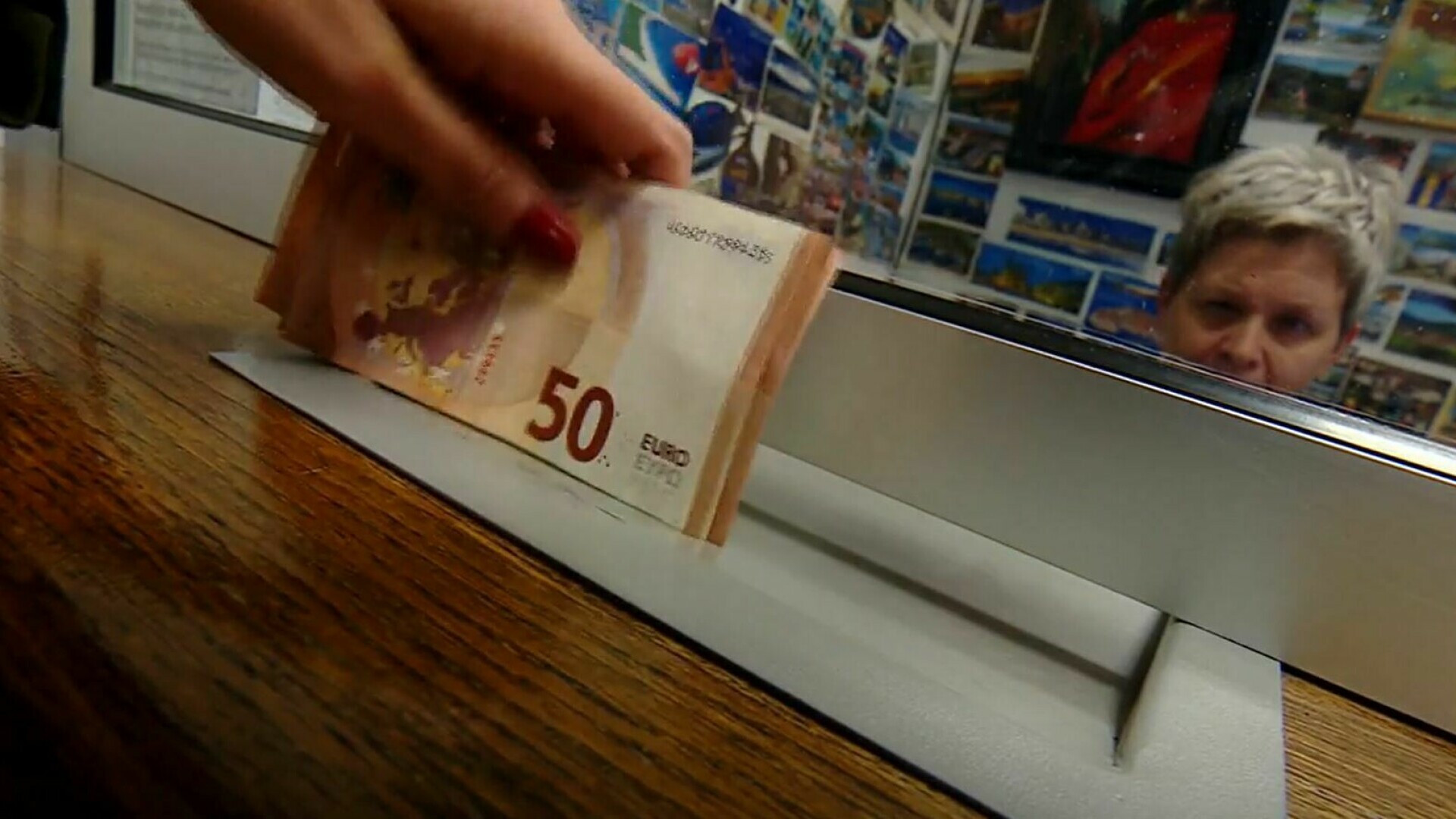 Banke Se Ubrzano Pripremaju Za Prelazak S Kuna Na Euro Problema Ne e banke-se-ubrzano-pripremaju-za-prelazak-s-kuna-na-euro-problema-ne-e