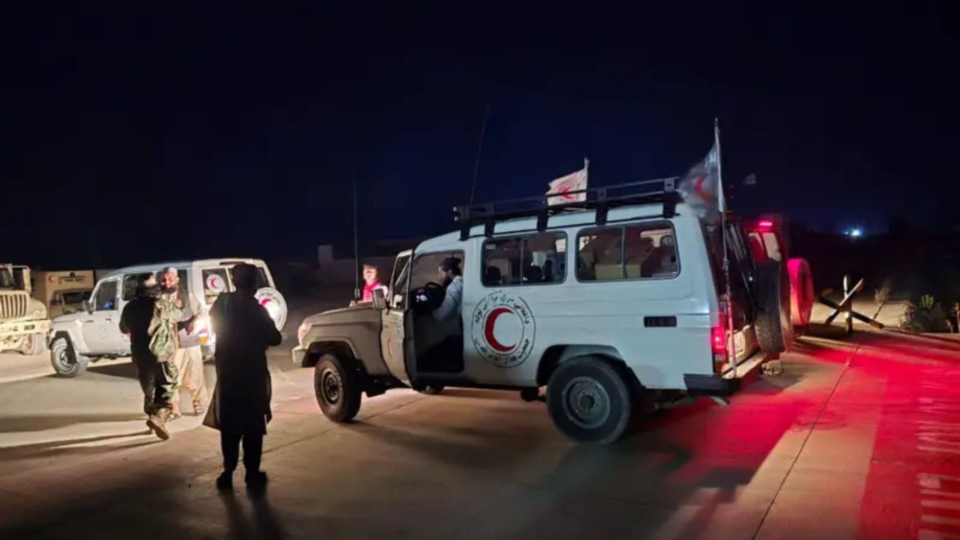 VIDEO/FOTO Stižu prve snimke iz Afganistana: Spasioci kopaju po ruševinama, ozlijeđene se prevozi helikopterima