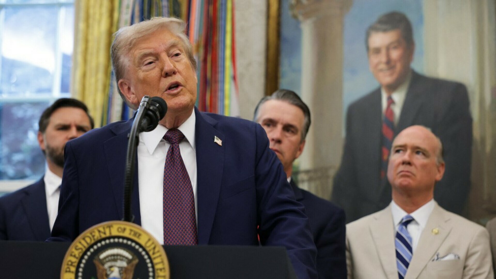 "Svi žele sudjelovati u tome": Trump stao pred novinare i objavio 'uzbudljivu vijest'