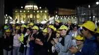 Vjernici čekaju kako bi se oprostili s papom Franjom - 3