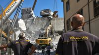 Spasioci tragaju za preživjelima (Foto: AFP)