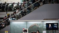 Prosvjednici blokirali aerodrom u Hong Kongu (Foto: AFP) - 4