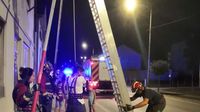 Djeca i vatrogasci spasili malu lastu - 5