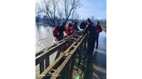 Policajci spašavali migrante iz nabujale Save - 5