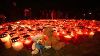 Građani pale svijeće i ostavljaju poruke za stradale u napadu - 7
