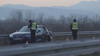 Automobil naletio na policiju - 4
