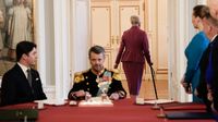 Danska kraljica formalno abdicirala - 6