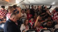 Navijački tulum u avionu (Foto: Dnevnik.hr) - 3