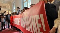 SDP-ovci su uoči okruglog stola DP-a i Udruge ''U ime obitelji'' razvili transparent - 2