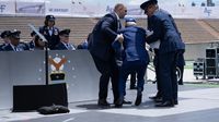 Joe Biden pao na svečanosti - 1