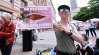 Akcija Ženske mreže Hrvatske tijekom moljenja krunice na Trgu bana Jelačića