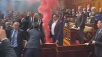 Oporba bacila dimne bombe u srpskom parlamentu - 4