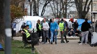 Vučićevi pristaše pred Narodnom skupštinom u Beogradu - 3