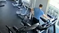 Otac prisiljavao svoga sina da trči po traci usprkos opetovanim padovima - 2