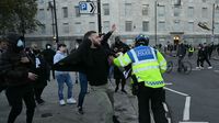 Stotine ljudi na propalestinskom prosvjedu u Londonu. Policija je uhitila 82 osobe, sve iz grupe protuprosvjednika iz ekstremno desničarskih skupina - 11