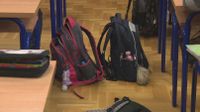 Školske torbe na podu (Foto: Dnevnik.hr)