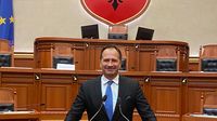 Igor Peternel u parlamentu u Tirani