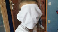Djevojčica dobila preveliku masku