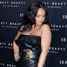Rihanna u kožnatoj haljinici na predstavljanju svoje nove make-up kolekcije \'Fenty Beauty\' - 6