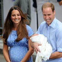 Catherine Middleton na izlasku iz rodilišta nakon rođenja princa Georgea i princeze Charlotte - 2
